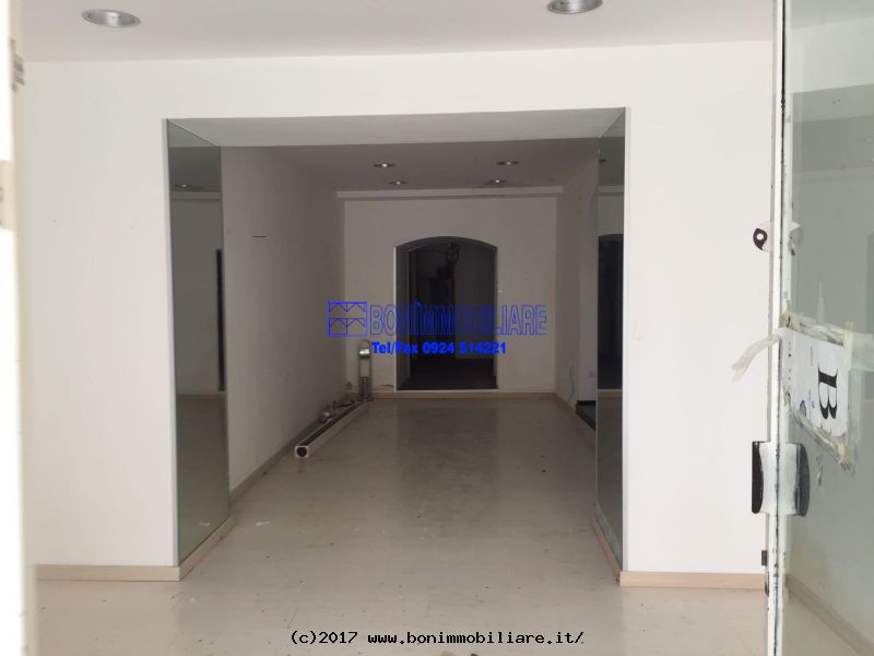 Corso VI Aprile, 5 Stanze Stanze,1 BagnoBathrooms,Locale Commerciale,Affitto,Corso VI Aprile,1082