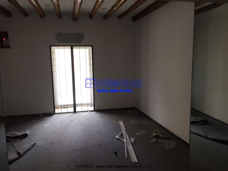 Corso VI Aprile, 5 Stanze Stanze,1 BagnoBathrooms,Locale Commerciale,Affitto,Corso VI Aprile,1082