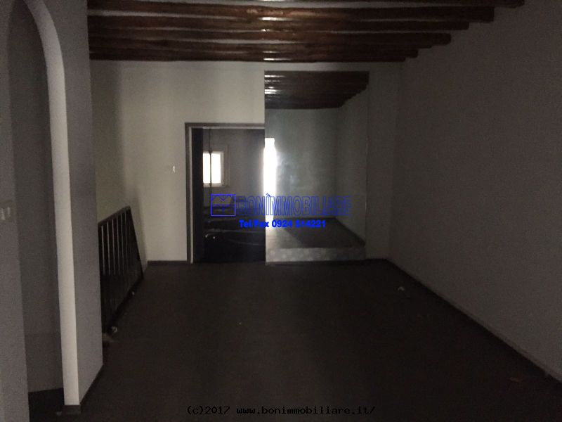 Corso VI Aprile, 5 Stanze Stanze,1 BagnoBathrooms,Locale Commerciale,Affitto,Corso VI Aprile,1082