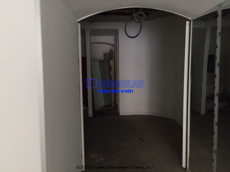 Corso VI Aprile, 5 Stanze Stanze,1 BagnoBathrooms,Locale Commerciale,Affitto,Corso VI Aprile,1082