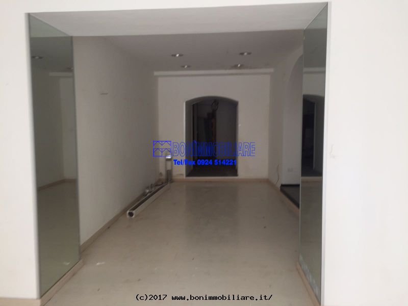 Corso VI Aprile, 5 Stanze Stanze,1 BagnoBathrooms,Locale Commerciale,Affitto,Corso VI Aprile,1082