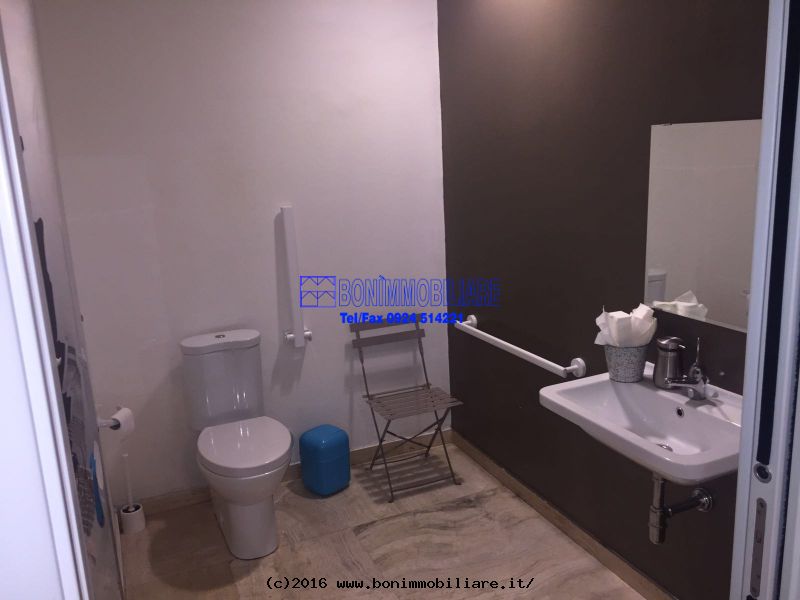 Corso VI Aprile, 3 Stanze Stanze,2 BathroomsBathrooms,Locale Commerciale,Vendita,Corso VI Aprile,1115