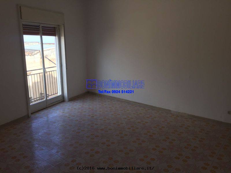Via Ugo Foscolo, 4 Stanze da Letto Stanze da Letto, 5 Stanze Stanze,2 BathroomsBathrooms,Appartamento,Vendita,Via Ugo Foscolo,1130