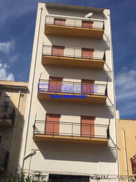 Via Ugo Foscolo, 4 Stanze da Letto Stanze da Letto, 5 Stanze Stanze,2 BathroomsBathrooms,Appartamento,Vendita,Via Ugo Foscolo,1130