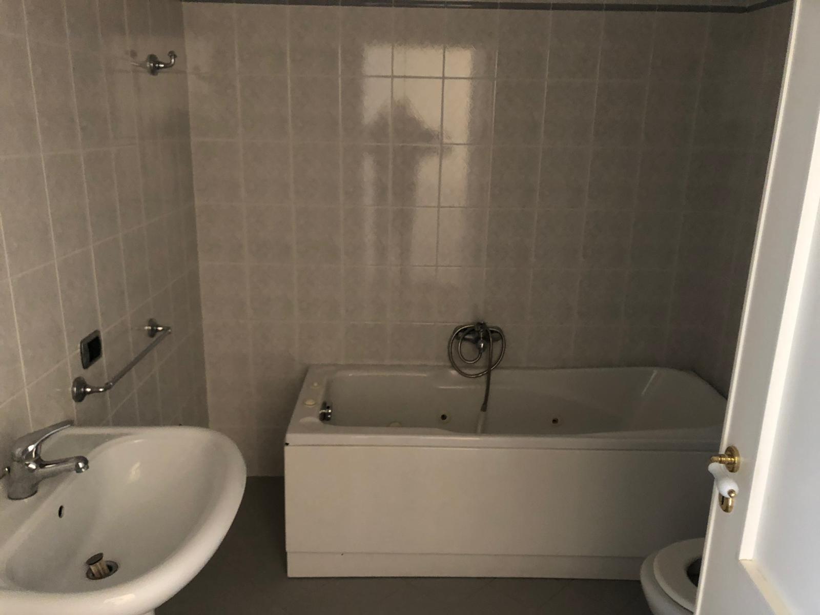 VIA GUIDO GOZZANO, 3 Stanze da Letto Stanze da Letto, 3 Stanze Stanze,2 BathroomsBathrooms,Appartamento,Affitto,VIA GUIDO GOZZANO,1396