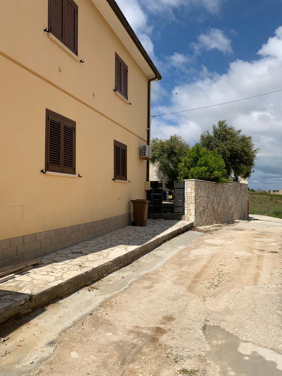 CONTRADA PONTE BAGNI, 3 Stanze da Letto Stanze da Letto, 3 Stanze Stanze,2 BathroomsBathrooms,Villa,Vendita,CONTRADA PONTE BAGNI,1408