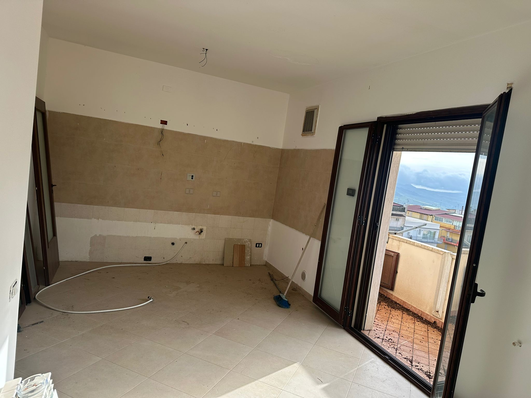 VIA JHON KENNEDY, 3 Stanze da Letto Stanze da Letto, 3 Stanze Stanze,2 BathroomsBathrooms,Appartamento,Vendita,VIA JHON KENNEDY ,1606