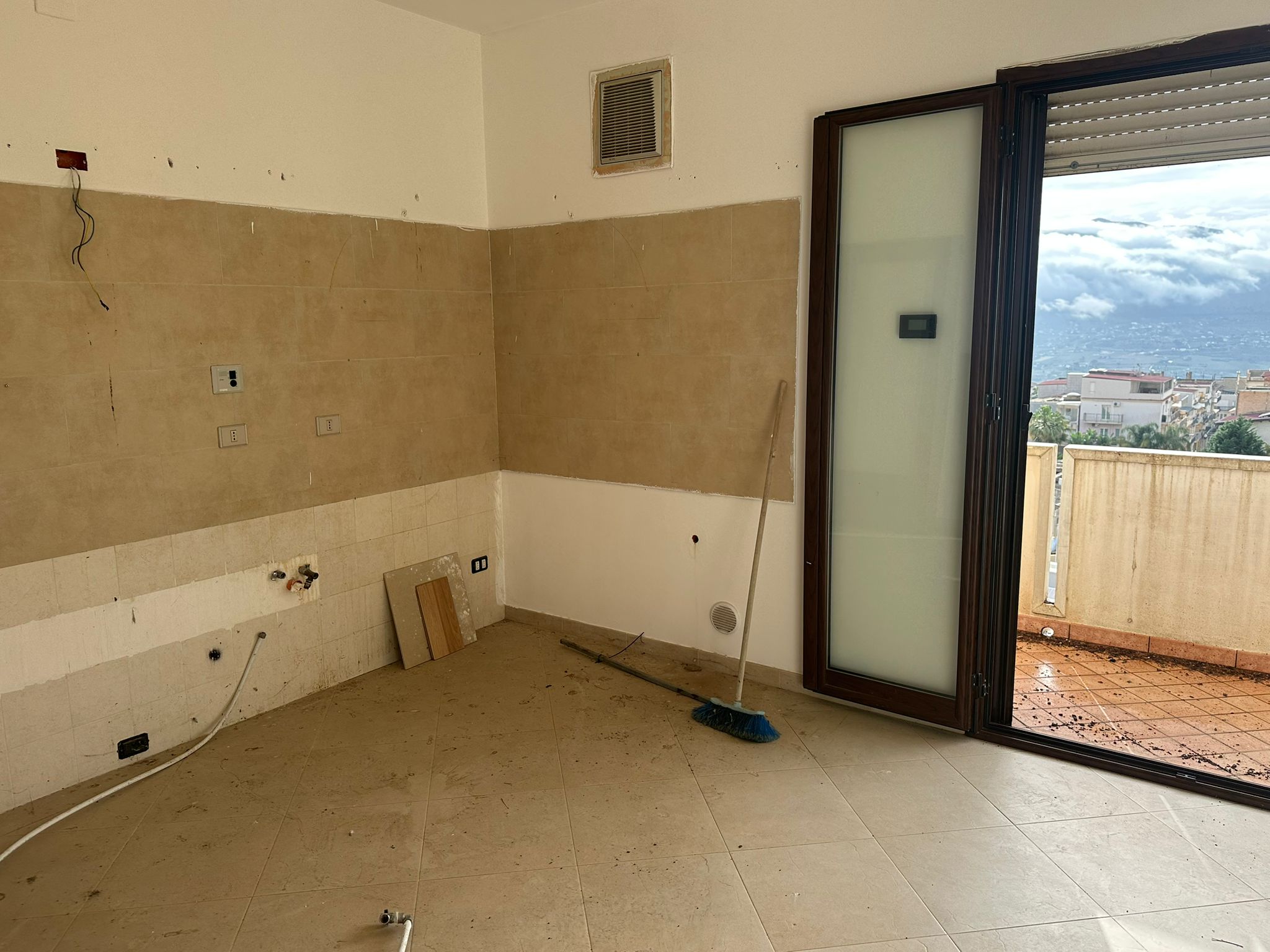 VIA JHON KENNEDY, 3 Stanze da Letto Stanze da Letto, 3 Stanze Stanze,2 BathroomsBathrooms,Appartamento,Vendita,VIA JHON KENNEDY ,1606