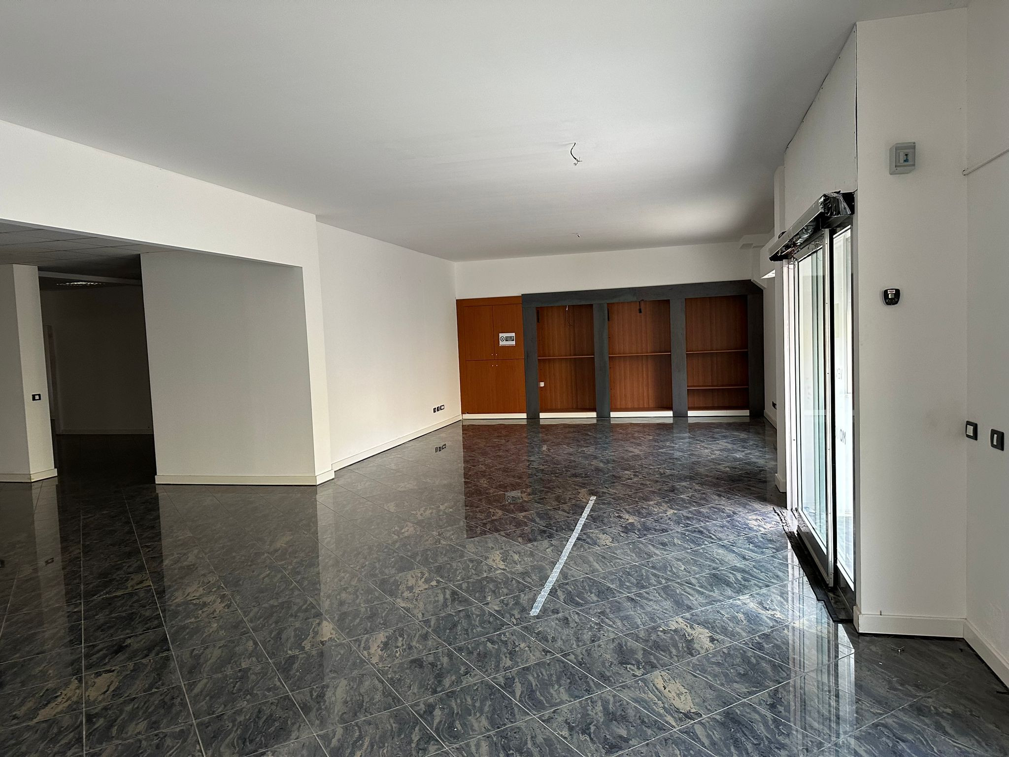 CORSO DEI MILLE, 1 Stanza Stanze,3 BathroomsBathrooms,Locale Commerciale,Affitto,CORSO DEI MILLE,1631