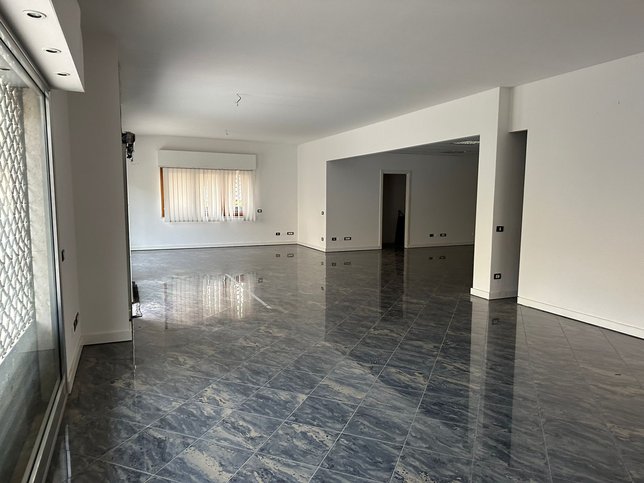 CORSO DEI MILLE, 1 Stanza Stanze,3 BathroomsBathrooms,Locale Commerciale,Affitto,CORSO DEI MILLE,1631