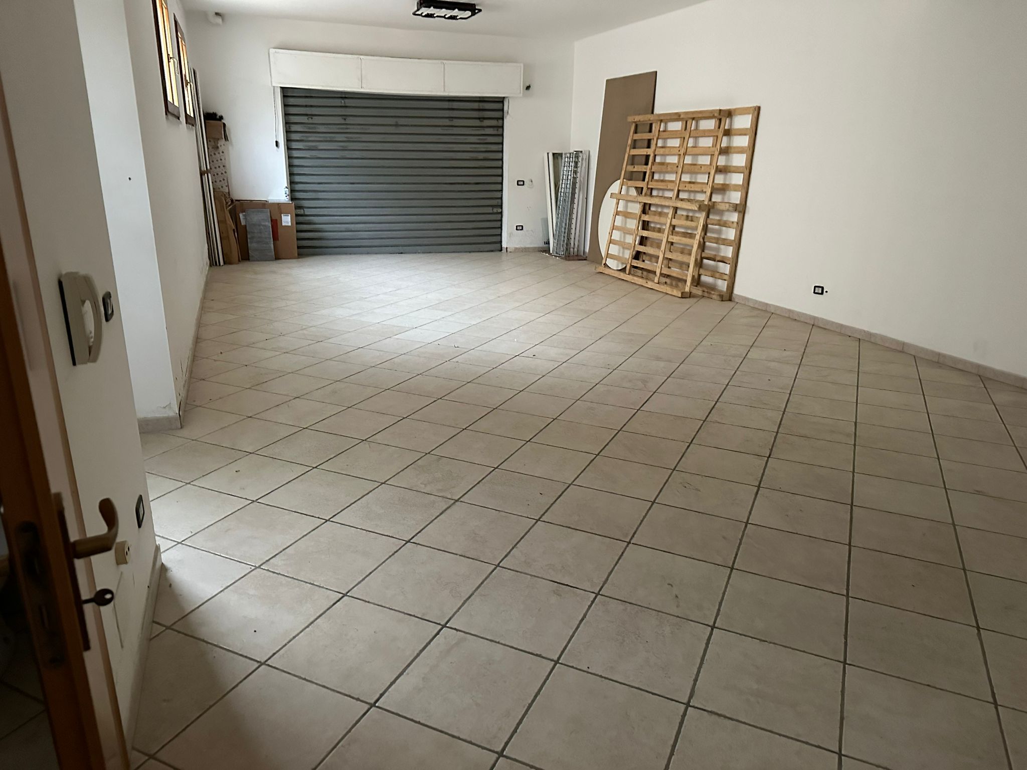 CORSO DEI MILLE, 1 Stanza Stanze,3 BathroomsBathrooms,Locale Commerciale,Affitto,CORSO DEI MILLE,1631