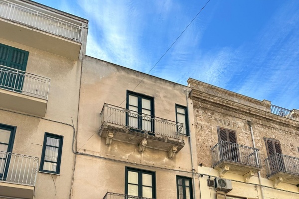 CORSO SEI APRILE, 4 Stanze da Letto Stanze da Letto, 8 Stanze Stanze,2 BathroomsBathrooms,Indipendente,Vendita,CORSO SEI APRILE,1646