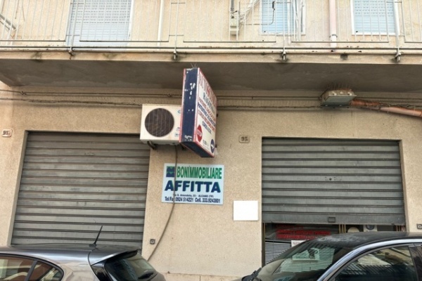 VIA DANTE ALIGHIERI, 3 Stanze Stanze,1 BagnoBathrooms,Locale Commerciale,Affitto,VIA DANTE ALIGHIERI,1746