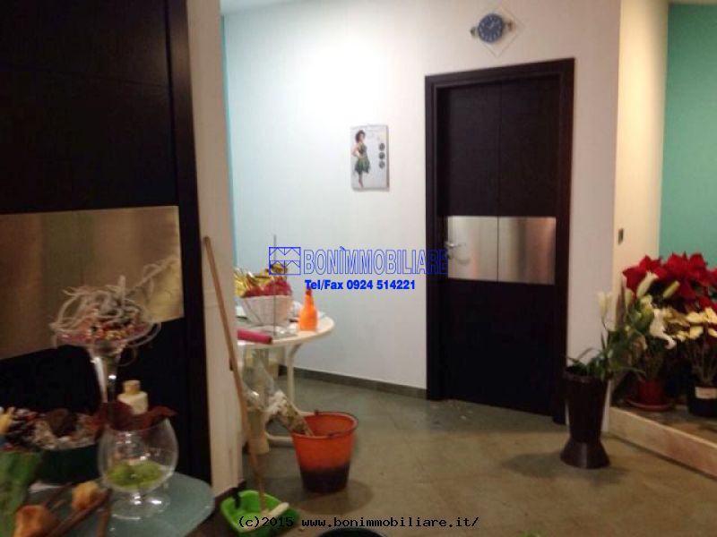 Via Ellera, 3 Stanze Stanze,1 BagnoBathrooms,Locale Commerciale,Affitto,Via Ellera,1063