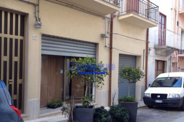 Via Ellera, 3 Stanze Stanze,1 BagnoBathrooms,Locale Commerciale,Affitto,Via Ellera,1063