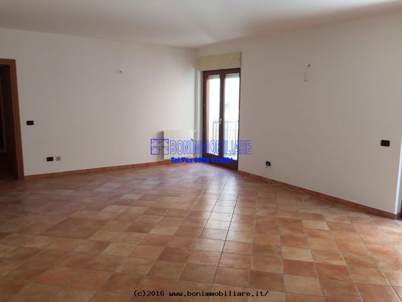 Via Giordano, 3 Stanze da Letto Stanze da Letto, 5 Stanze Stanze,2 BathroomsBathrooms,Appartamento,Affitto,Via Giordano,1066