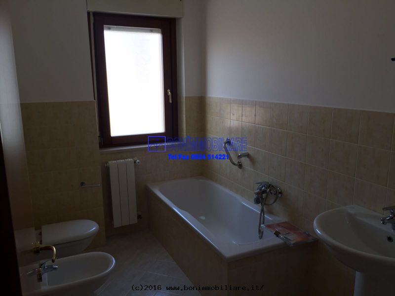 Via Giordano, 3 Stanze da Letto Stanze da Letto, 5 Stanze Stanze,2 BathroomsBathrooms,Appartamento,Affitto,Via Giordano,1066